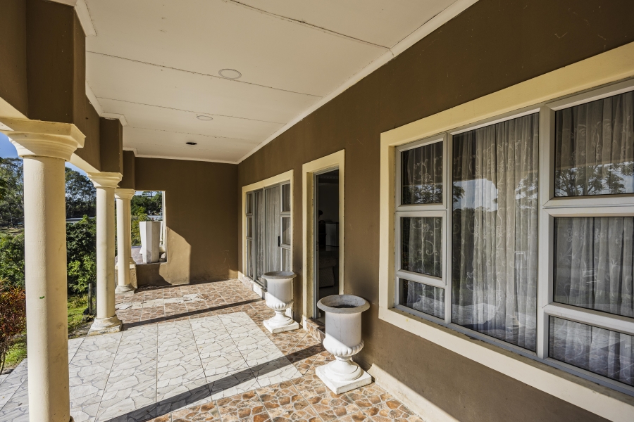 5 Bedroom Property for Sale in Summerpride Eastern Cape